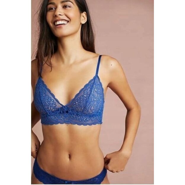 Triumph Women s Amourette Spotlight N01 Wireless Bra, Blue,